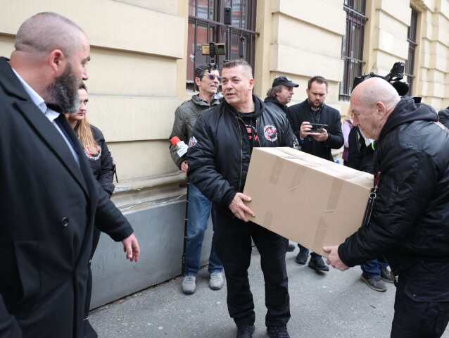 brat za brata, petícia