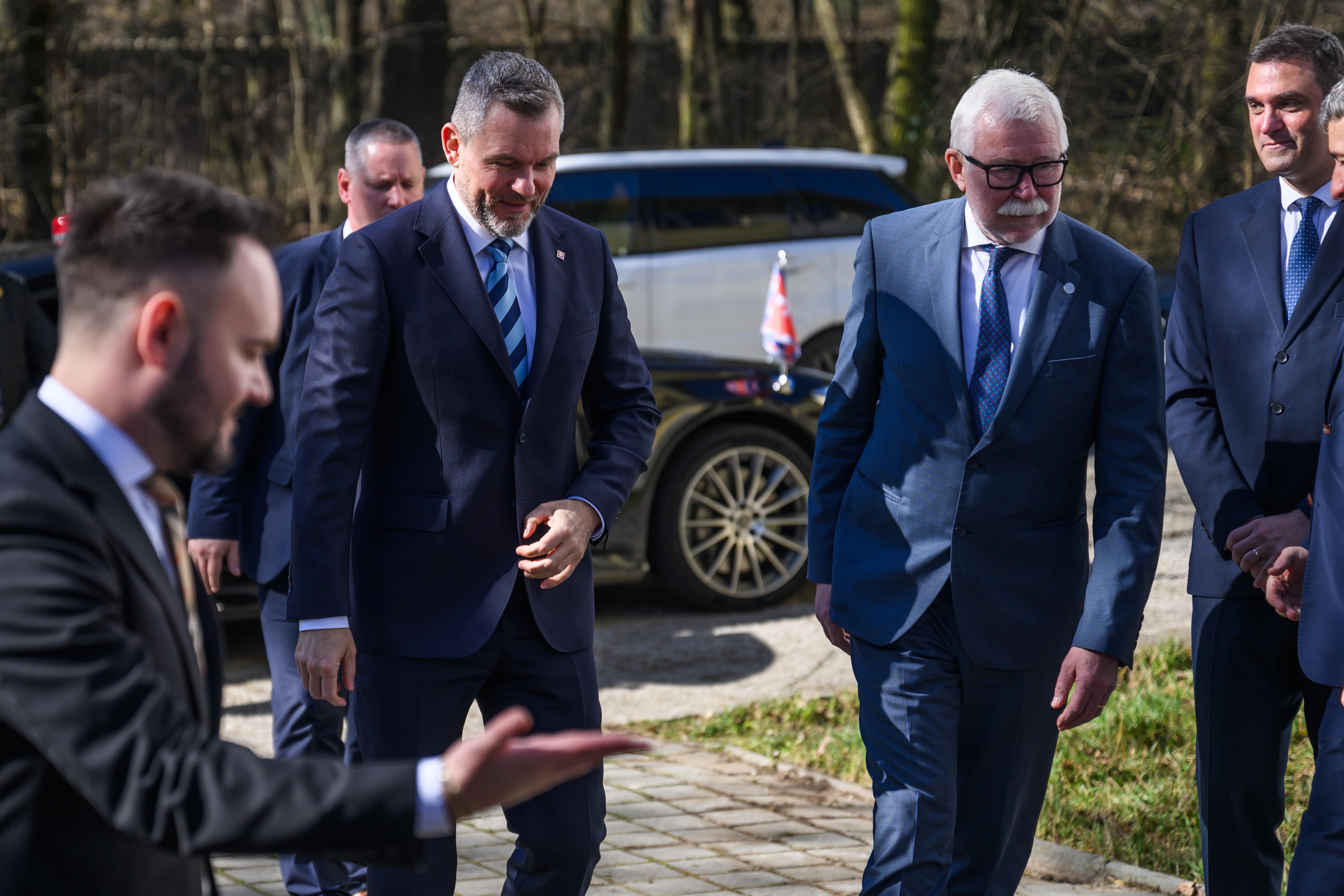 Prezident Peter Pellegrini a predseda SAV Pavol Šajgalík počas návštevy prezidenta v Slovenskej akadémii vied (SAV) v Bratislave 12. marca 2025.