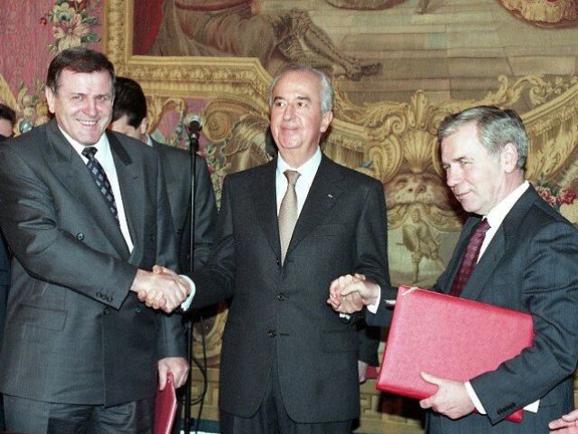 OficiÄ‚Ë‡lna nÄ‚Ë‡vÄąË‡teva predsedu vlÄ‚Ë‡dy SR V.MeĂ„Ĺ¤iara vo FrancÄ‚Ĺźzsku