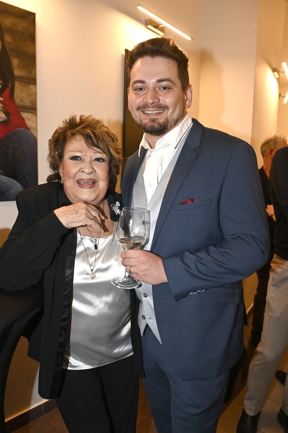 Jiřina Bohdalová s vnukom na oslave narodenín Simony Stašovej.