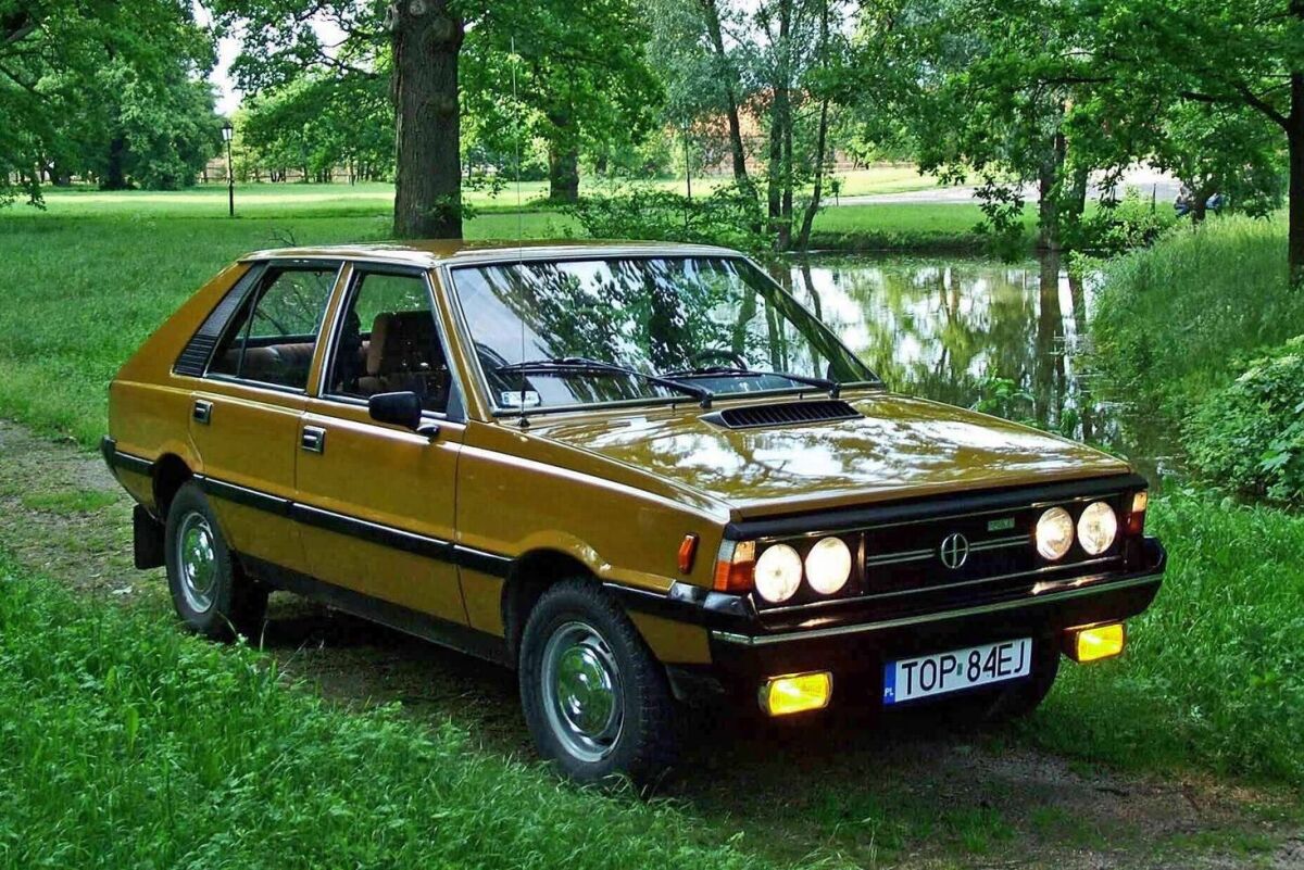 Tento hatchback s názvom Polonez bol symbolom poľského automobilového priemyslu. Ktorá automobilka ho vyrábala?