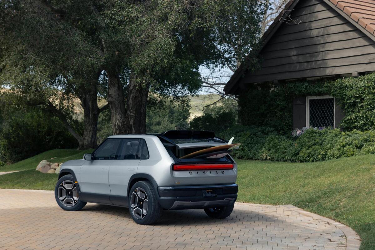 Retro modely Rivian R3 a R3X