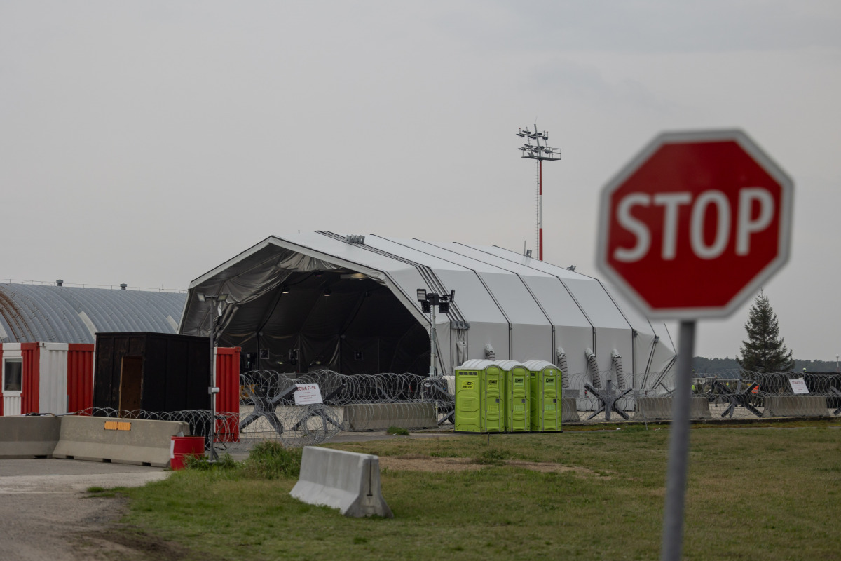 prílet F16 Kuchyňa, hangar