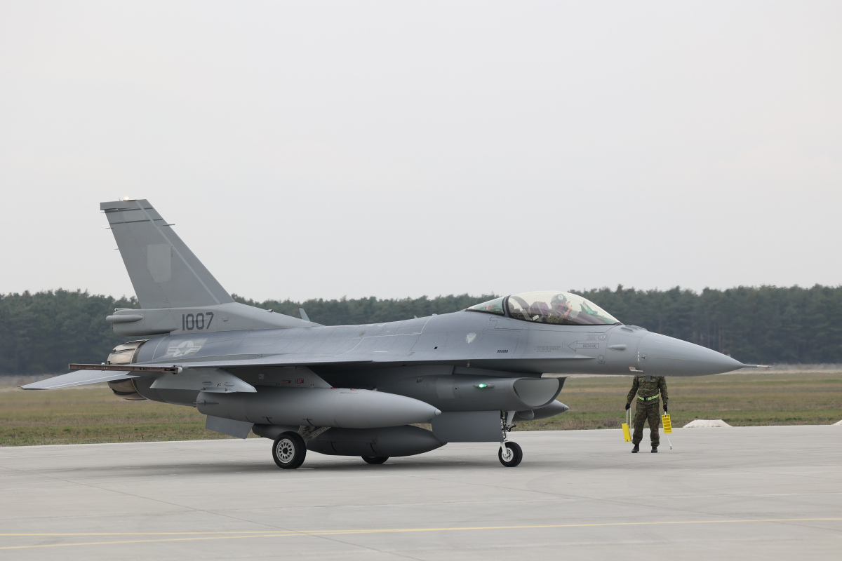 Prílet Kuchyňa F18 autor: Robert Hüttner