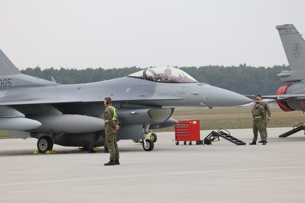 Prílet Kuchyňa F18 autor: Robert Hüttner