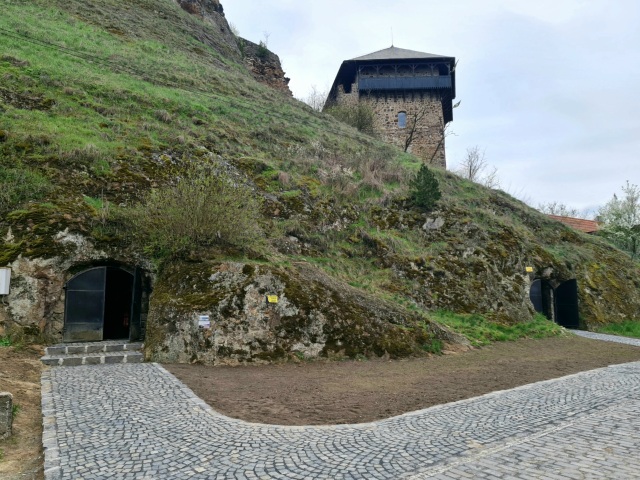 Fiľakovský hrad s podzemnými chodbami