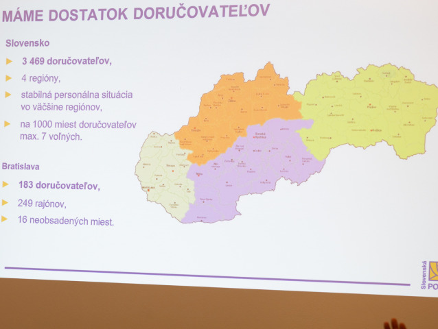 Slovenská pošta tvrdí, že doručovateľov má dostatok.