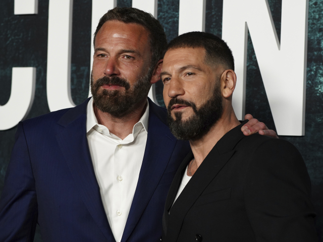 Ben Affleck (vľavo) a Jon Bernthal 