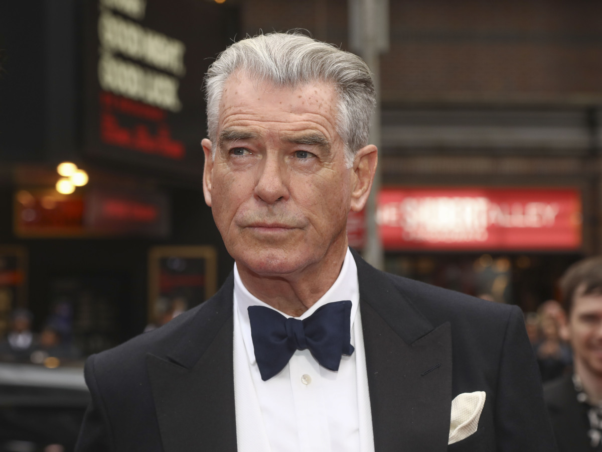 Taký príbeh lásky sa v Hollywoode len tak nevidí! Sympatický Pierce Brosnan je od roku 2001 šťastný po boku:
