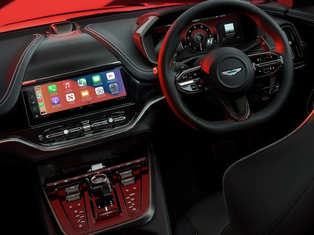 Aston Martin DBX S 9