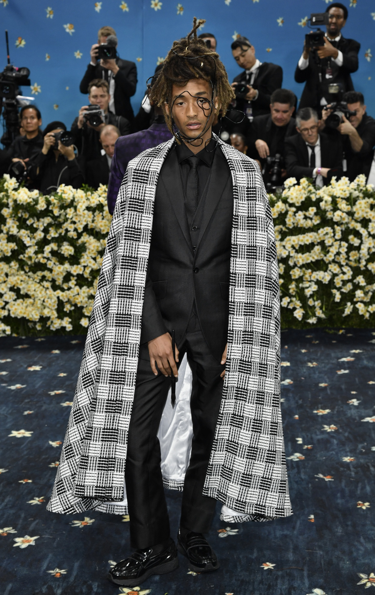 Herec Jaden Smith prišiel v kreácii Louis Vuitton. 