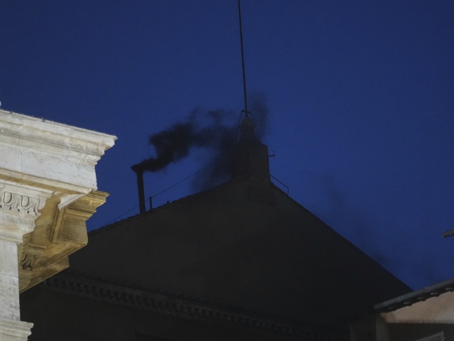 čierny dym, konkláve, Sixtínska kaplnka, pápež