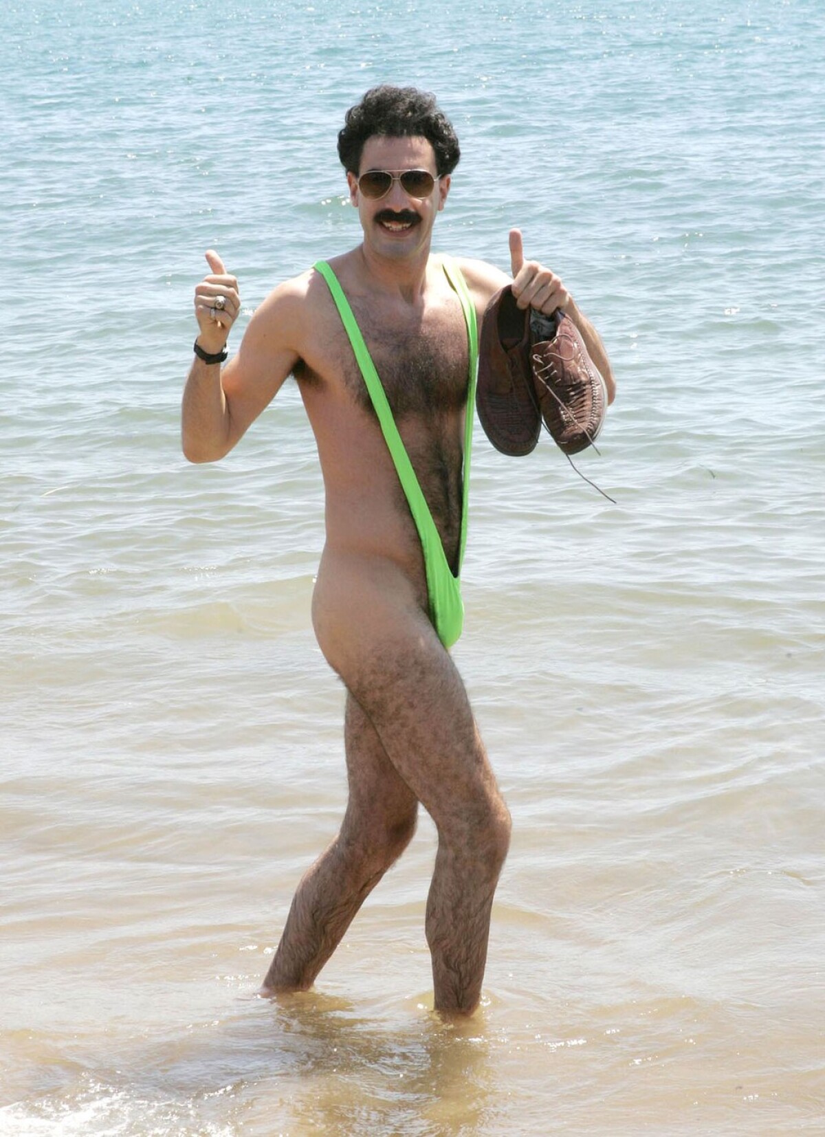 Na pláži v Cannes sa počas festivalu dá vidieť všeličo - napríklad aj slávny komediálny charakter v odhaľujúcich plavkách, ktorý stvárnil herec Sacha Baron Cohen. Ako sa volá táto postava?