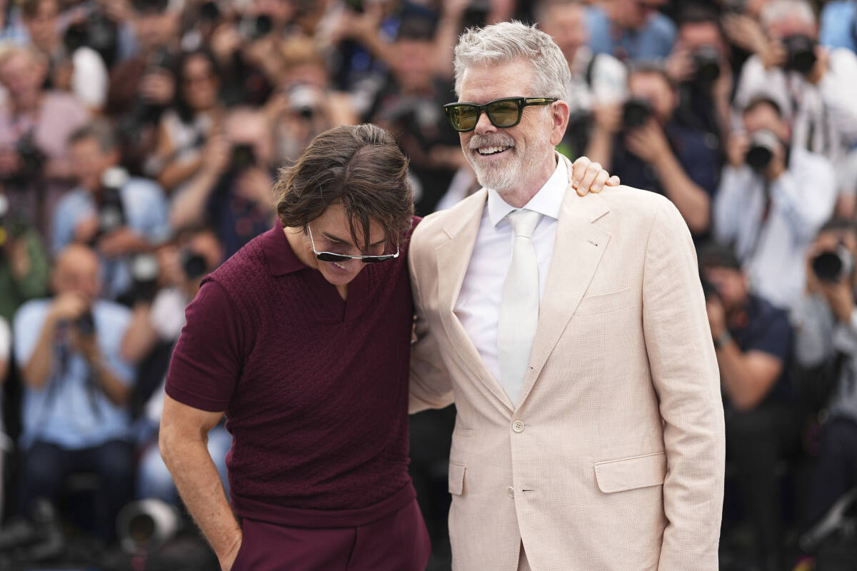 Herec Tom Cruise (vľavo) a režisér Christopher McQuarrie.