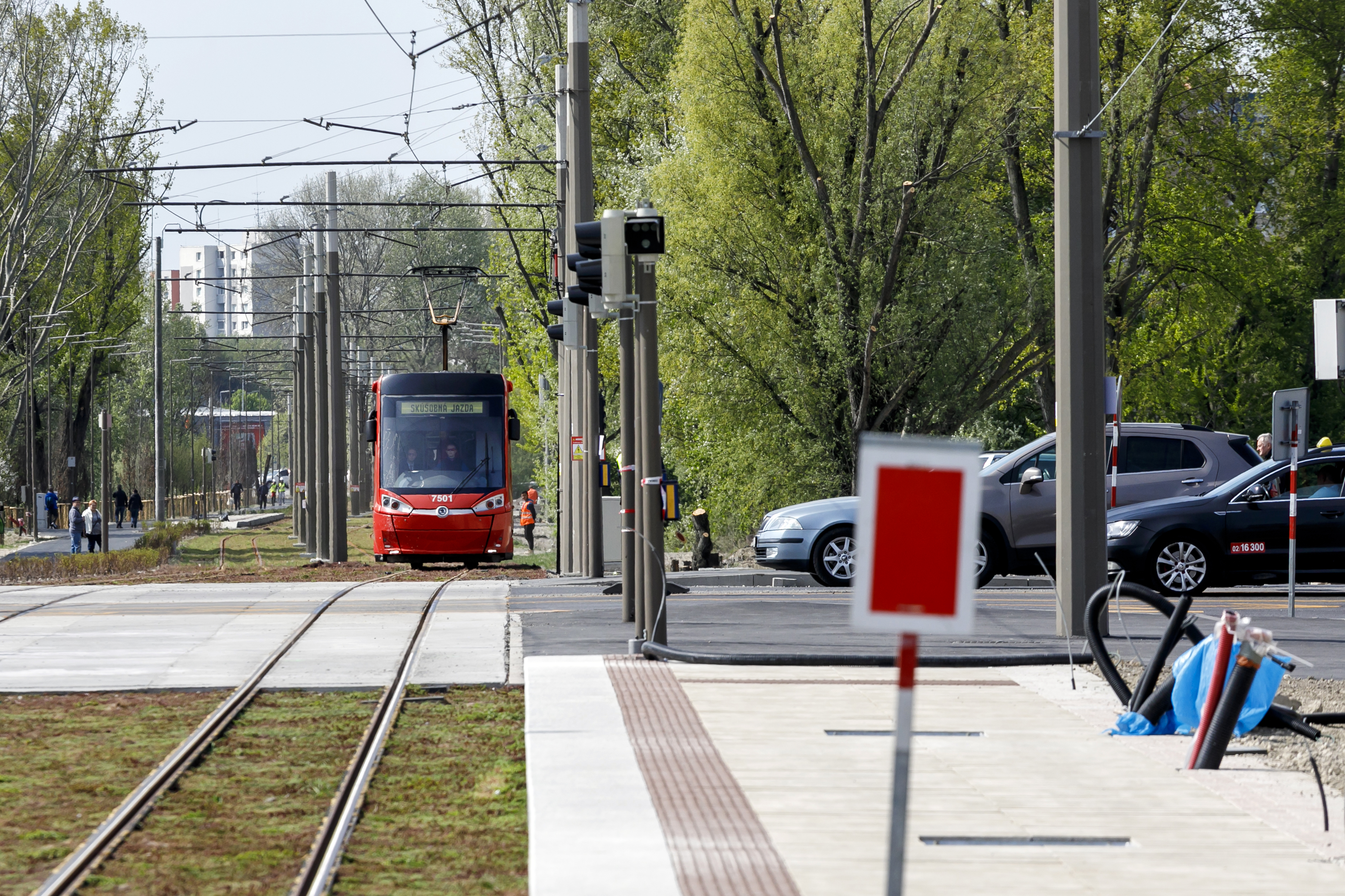 Skúšobná jazda na električkovej trati v bratislavskej Petržalke 14. apríla 2025