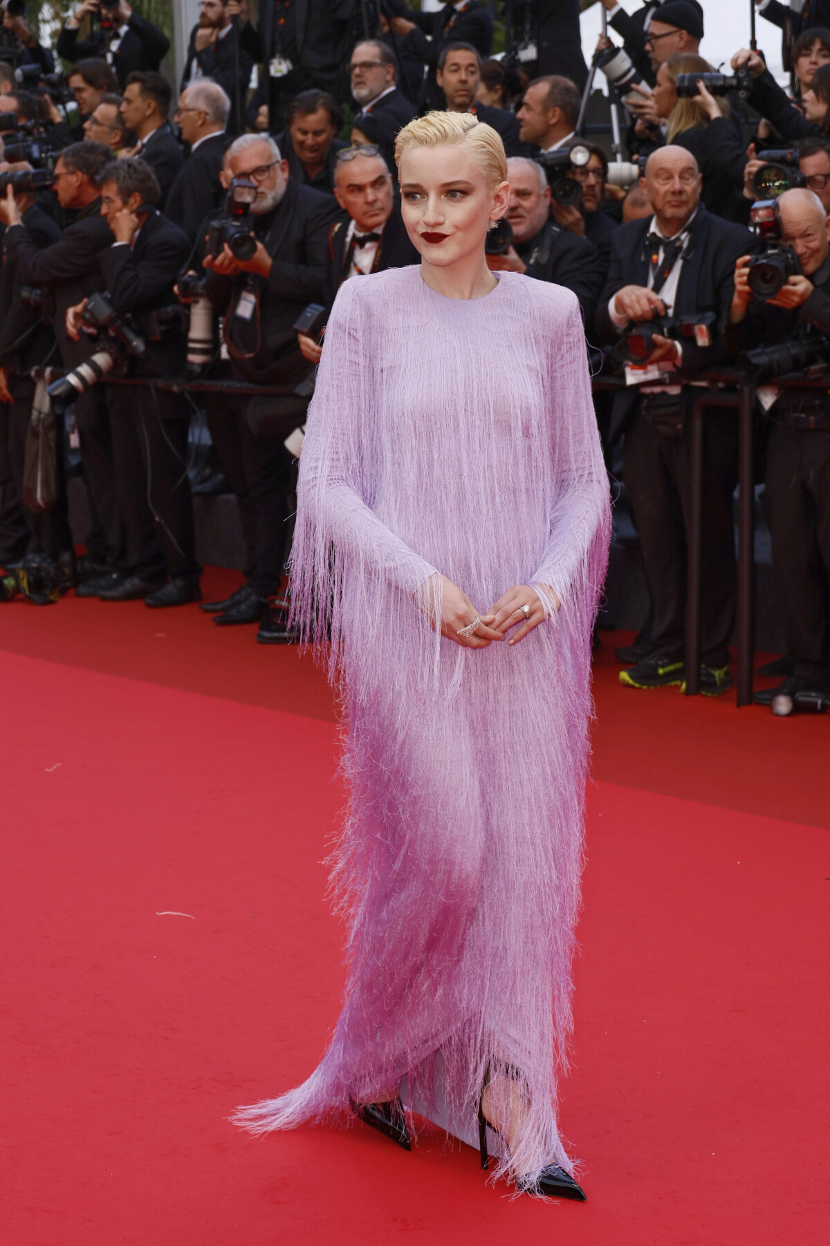 Herečka Julia Garner v kreácii Tom Ford na premiére snímky Eddington.