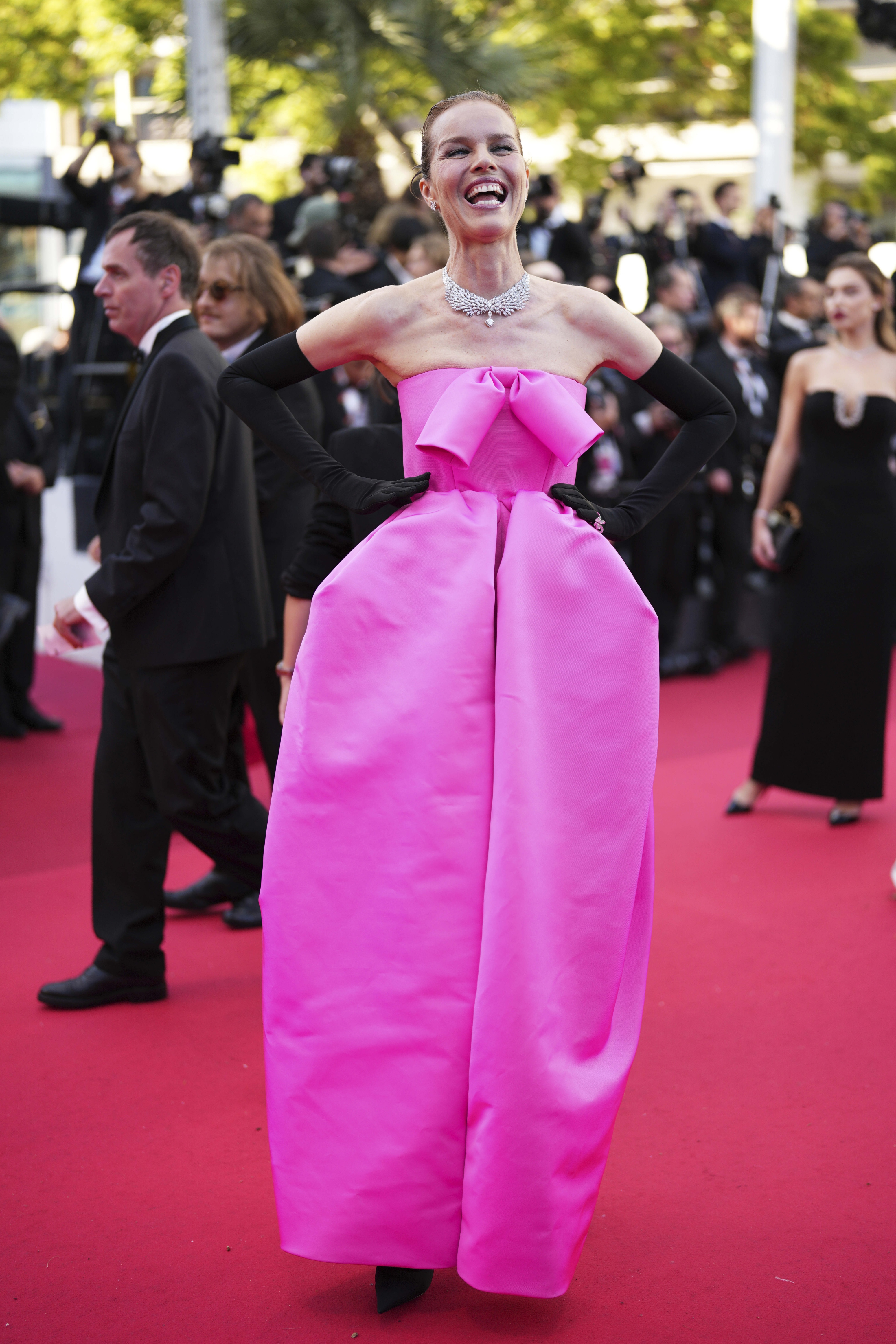Česká modelka Eva Herzigová v kreácii Balenciaga Haute Couture na premiére snímky A Private Life.