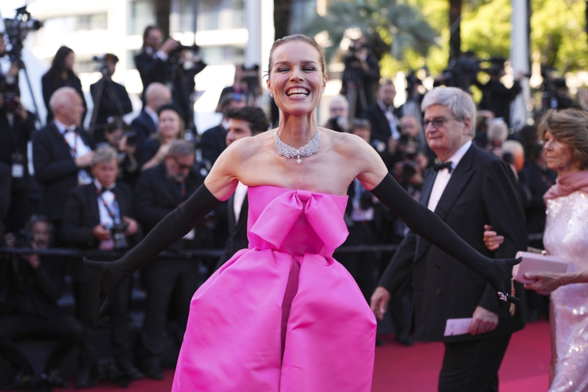 Eva Herzigová v kreácii Balenciaga Haute Couture