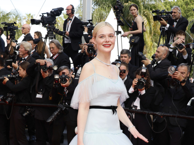 Elle Fanning v kreácii Chanel