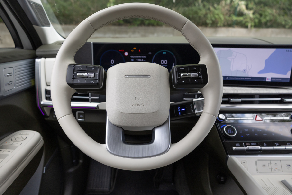 Hyundai Santa Fe PHEV - test 2025