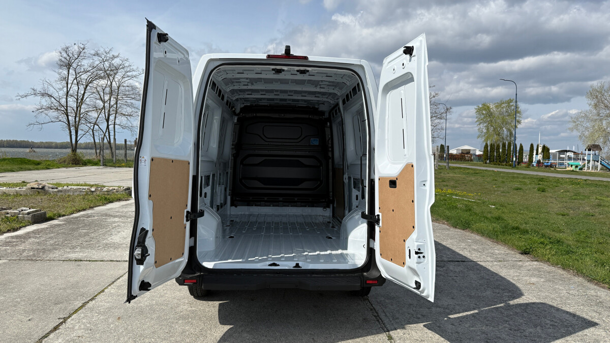 Nissan Interstar 2.0 dCi 150 L3H2 (2025)