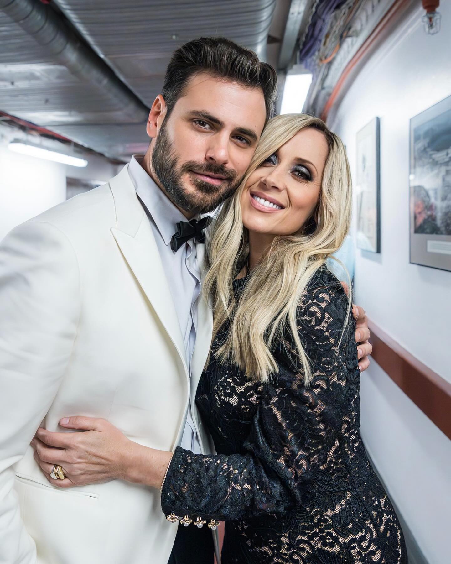Chorvátsky violončelista HAUSER a speváčka Lara Fabian po svojom vystúpení v Royal Albert Hall v Londýne.