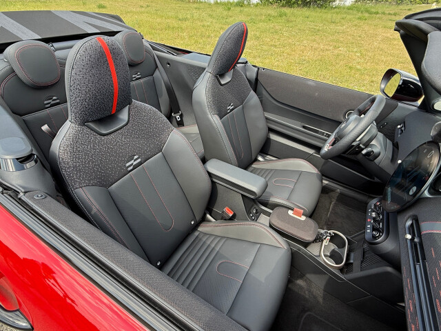 MINI JCW Convertible (2025)