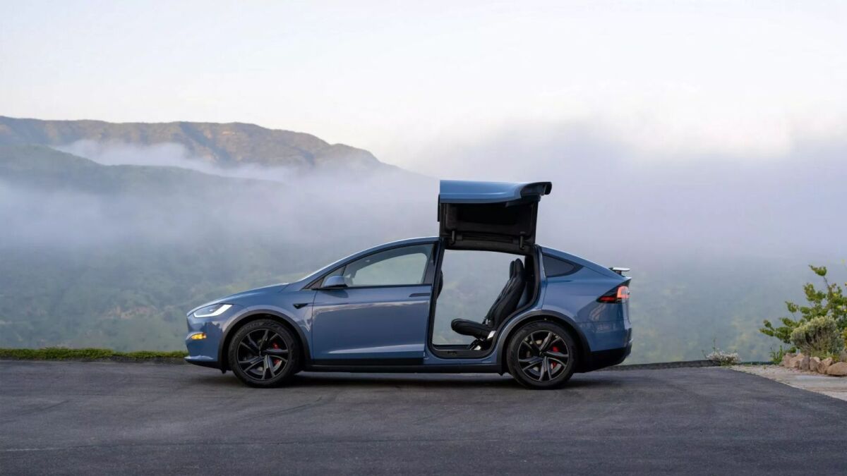 Tesla Model X 4