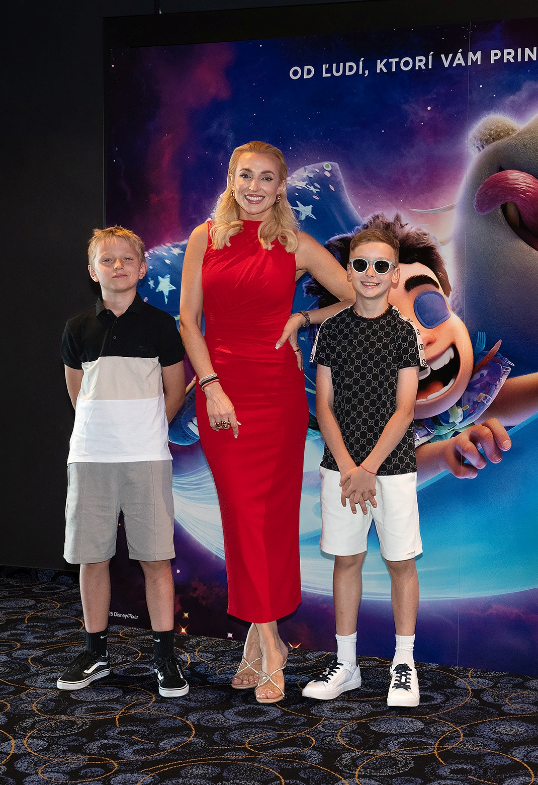 Moderátorka Simona Simanová so synom Lucasom a jeho kamarátom.