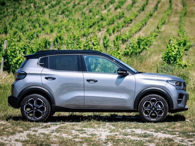 Svetlá výška 197 mm hovorí o tom, že C3 je naozaj stvorená do mestskej džungle aj na prašné cesty. Samozrejme, s pohonom 4x4 nerátajte.