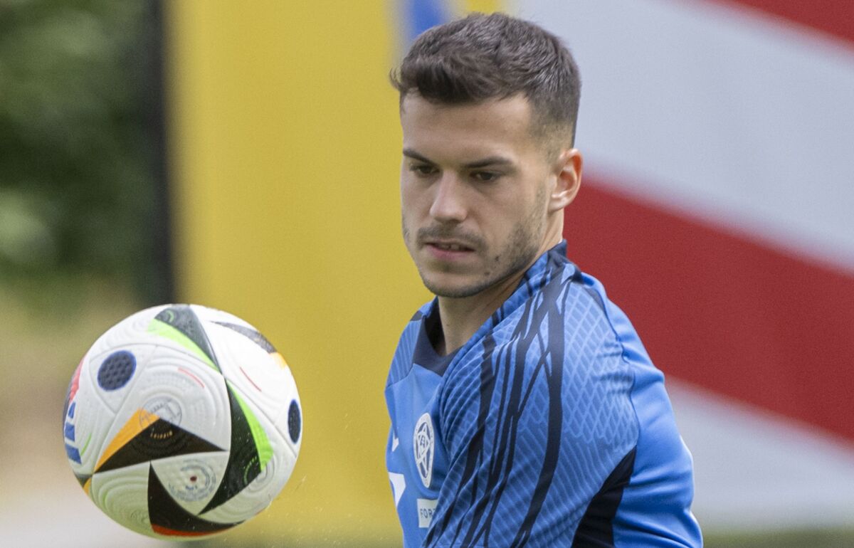 24. László Bénes