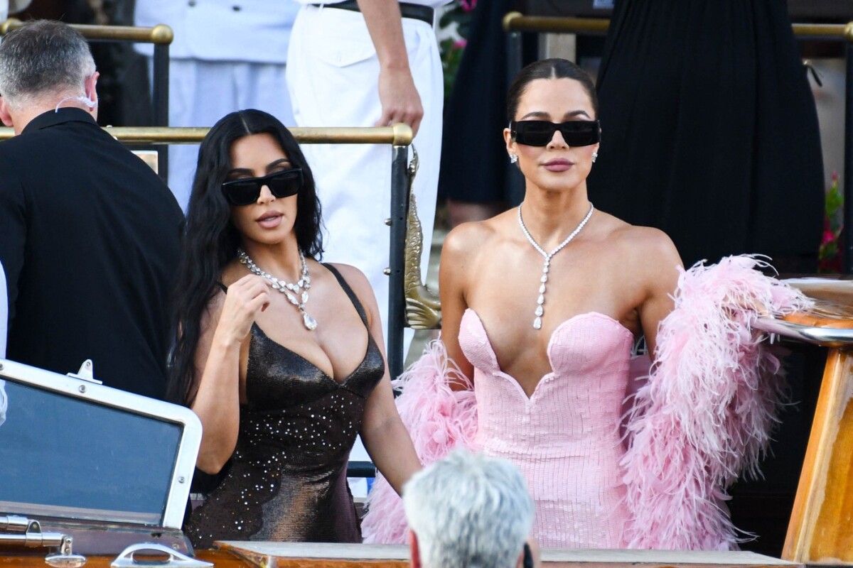 Kim Kardashian (vľavo) a Khloe Kardashian