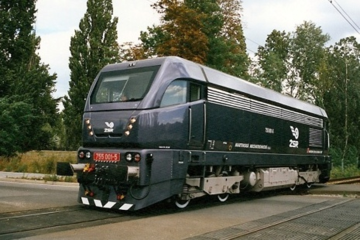 Toto bol neúspešný pokus vyvinúť na Slovensku modernú diesel-elektrickú lokomotívu. Predstavila sa s prezývkou Tatranský orol. Koto stál za jej dizajnom?