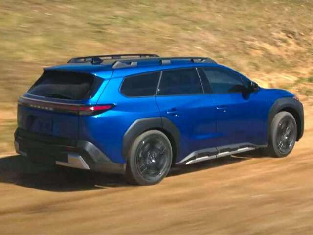 E-Outback je dvojičkou Toyoty bZ4X Touring. Predĺžením o 140 mm pripomína naozaj kombi a do jeho kufra naložíte až 600 litrov.