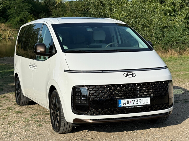 Hyundai Staria Hybrid (2025)