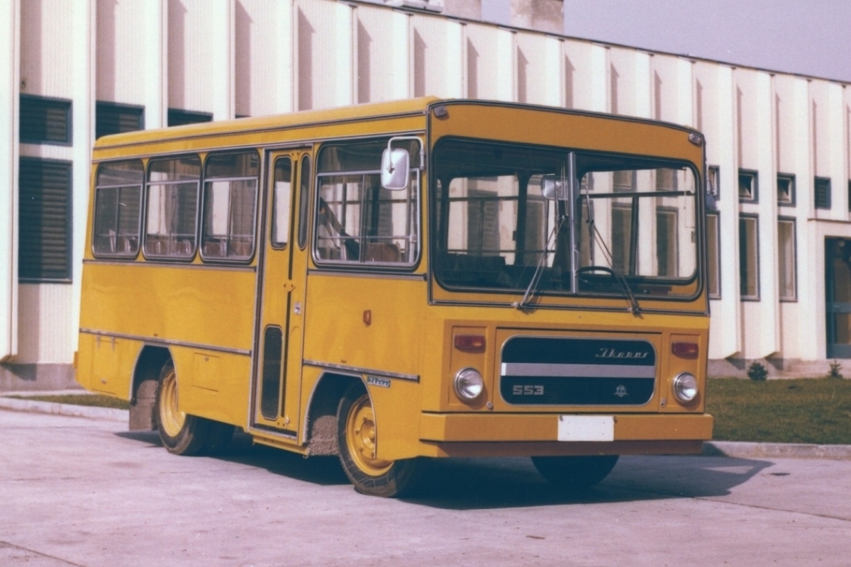 Na akom podvozku sa vyrábal malý autobus (midibus) Ikarus 553?