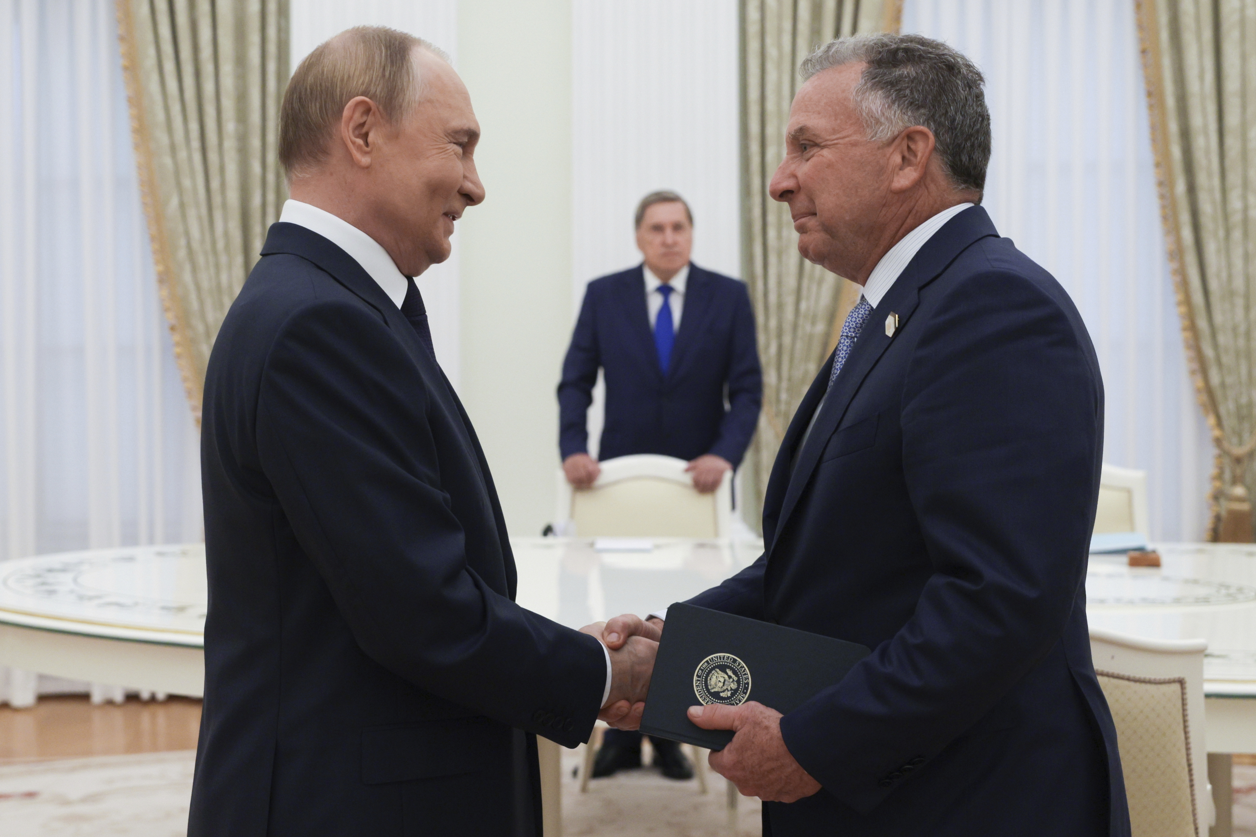 Ruský prezident Vladimir Putin a osobitný vyslanec amerického prezidenta Donalda Trumpa Steve Witkoff počas stretnutia v Moskve v Rusku v stredu 6. augusta 2025.