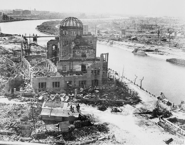 Rozvaliny Hirošimy po zhodení atómovej bomby.