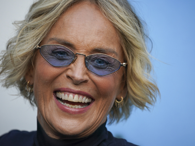 Spokojná Sharon Stone na premietaní novinky Nobody 2.