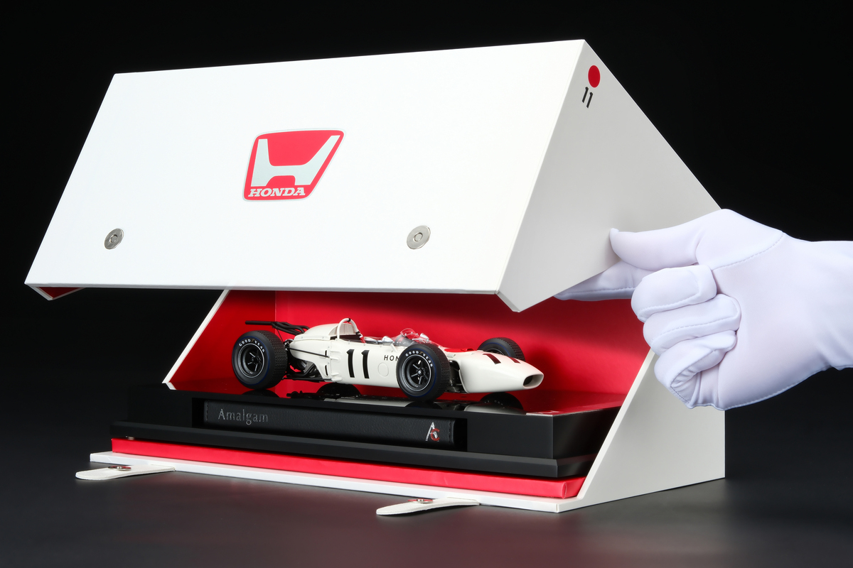 18 Honda RA272 - 1965 Mexican Grand Prix - Richie Ginther - 1.18 scale