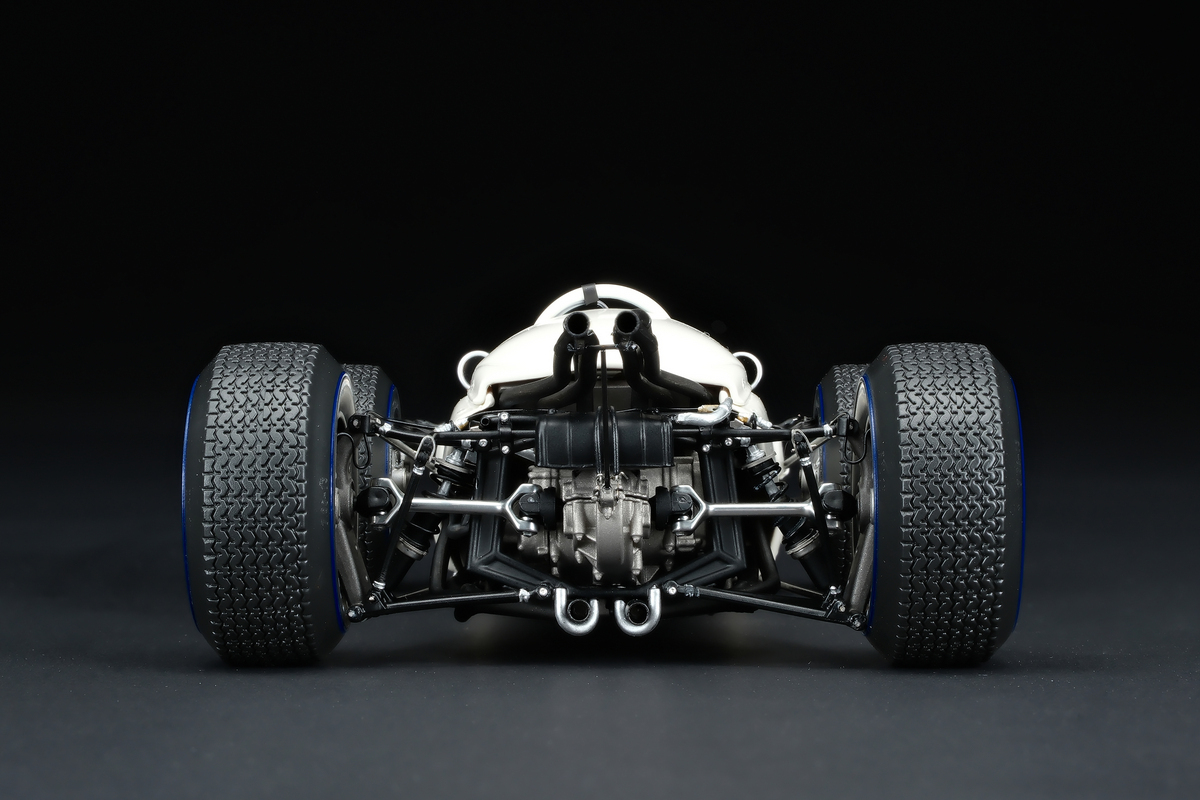 24 Honda RA272 - 1965 Mexican Grand Prix - Richie Ginther - 1.18 scale