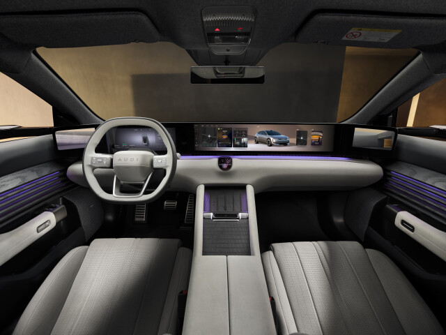 Interiér AUDI E5 nebude vzdialený už známemu sériovému AUDI E5 Sportback. Očakávame rovnakú 27-palcovú obrazovku lemovanú displejmi digitálnych zrkadiel.