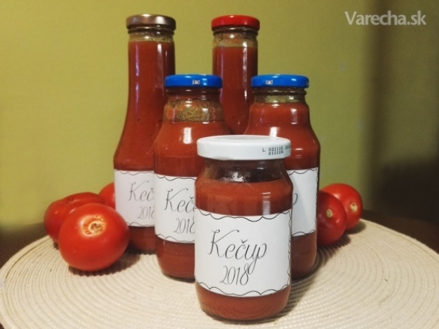 Recept na domáci kečup od čitateľky @zuzkanr, uverejnený na webe Varecha.sk, sa stretol s množstvom pozitívnych ohlasov od ostatných návštevníčok obľúbeného portálu o varení.