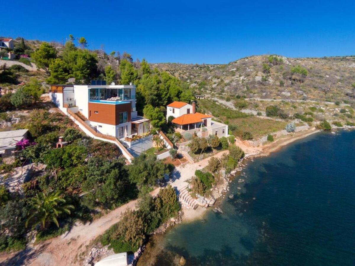 02. Vila Blue Star na ostrove Brač