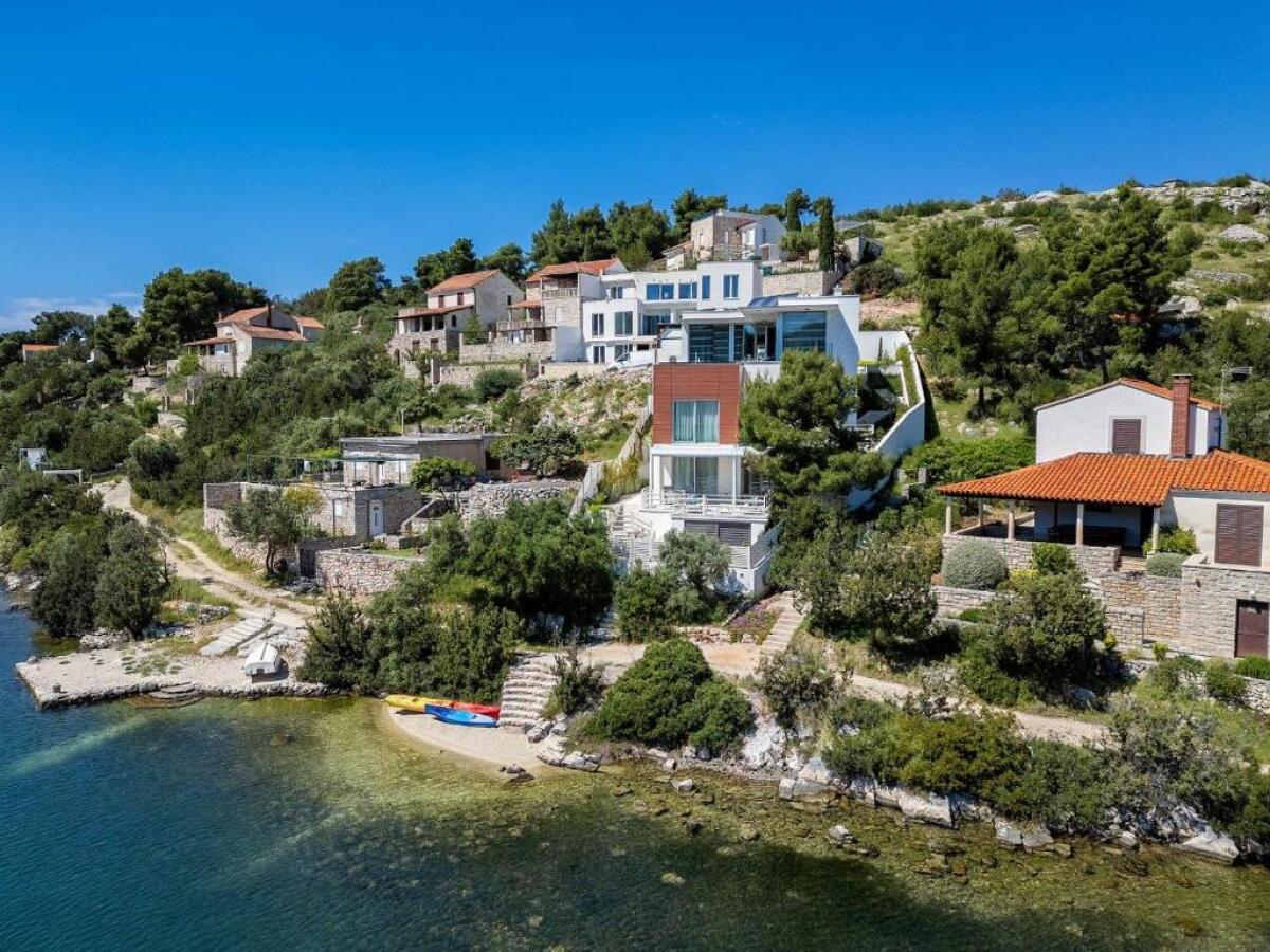 14. Vila Blue Star na ostrove Brač