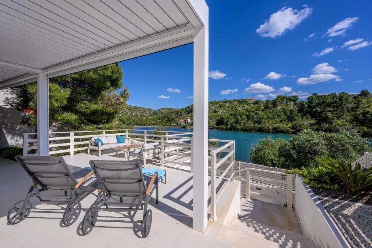 16. Vila Blue Star na ostrove Brač