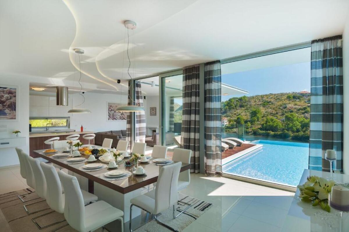 20. Vila Blue Star na ostrove Brač