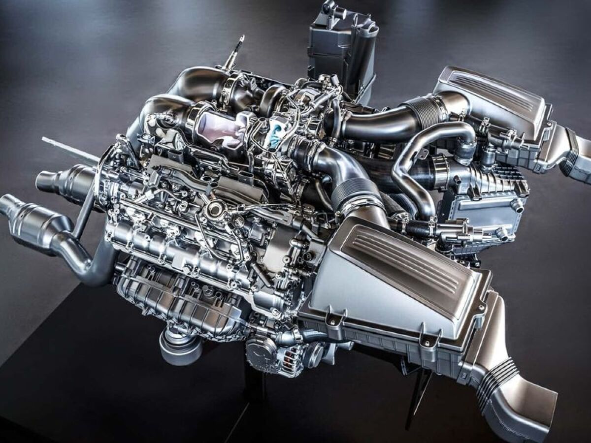 Mercedes-Benz - motor 4,0 V8 AMG