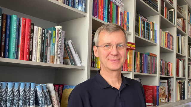 ,,Dnes majú ľudia pred očami displej neustále, môžu ho využiť na čítanie kníh," hovorí Juraj Heger, predseda Združenia vydavateľov a kníhkupectiev Slovenska.