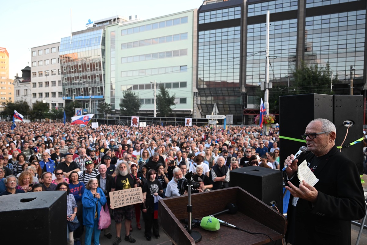 20250911 Bratislava Protest 03157817-min
